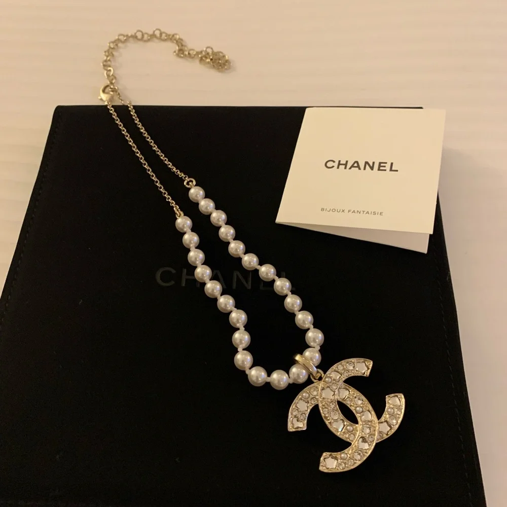 Authentic Brand new,authentic Chanel White Pearl Necklace with pouch, box,ribbon - Picture 12 of 13